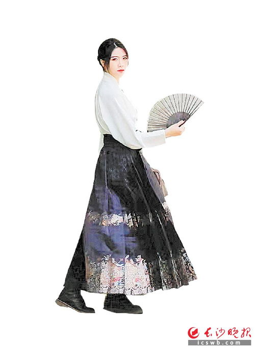 春節以來, 新中式 服飾成交額同比增長215 ,漢服品類成交額同比增長325