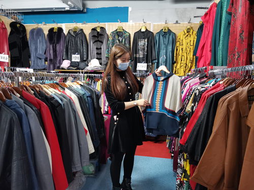 首屆春季外貿絲綢服裝商品購物節在美博匯時尚中心一層開賣