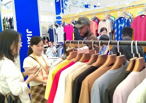 華交會(huì)展商業(yè)務(wù)快速恢復(fù)，服飾行業(yè)迎來新機(jī)遇
